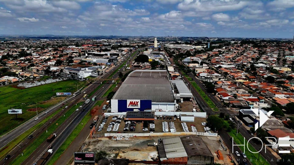 AMPLO BARRACÃO COMERCIAL DE 700 m² AS MARGENS DA AVENIDA TIRADENTES