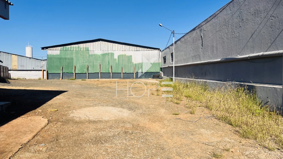 Imagens do imóveis Barracão para Alugar na Av. ARTHUR THOMAS em Londrina | 1.000m² de área total I 600m² de área construída, Pátio para Caminhões e Energia Trifásic