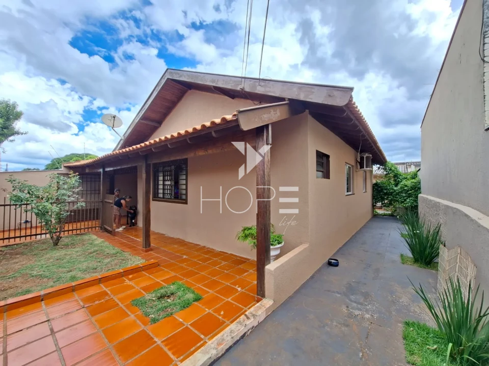 Imagens do imóveis Casa à venda com 190 m² - 4 quartos - 2 banheiros - edícula - 3 vagas - Zona Leste - Proximo ao Aeroporto - Londrina PR