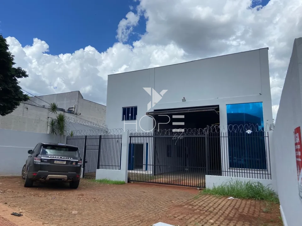 Barracão comercial para venda e locação com 650m² - terreno com 784m² - Bairro Andes - Londrina PR