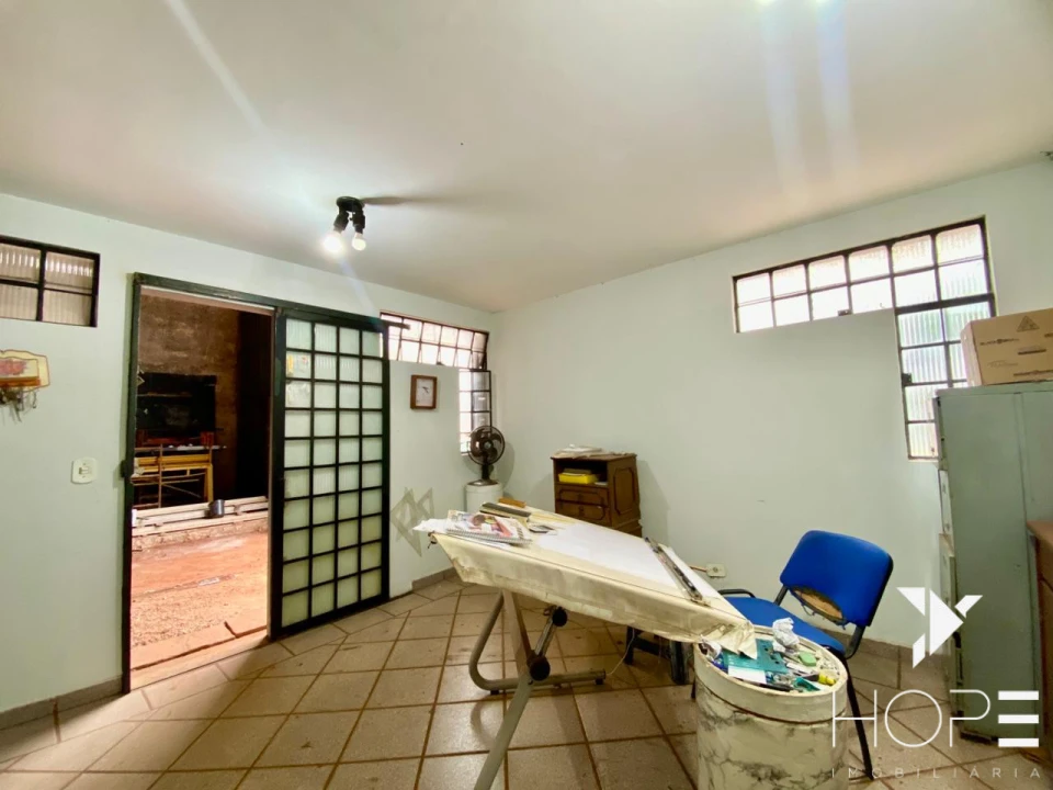 Imagens do imóveis BARRACÃO COMERCIAL 300 M² A VENDA NA AV. DAS TORRES - ZONA NORTE DE LONDRINA ( EM FAZE DE ACABAMENTO)