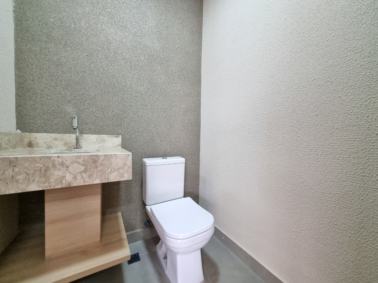 Imagens do imóveis Casa assobradada à venda  – 3 quartos com suíte – 180m² – Conjunto Semiramis Barros Braga – Londrina/PR