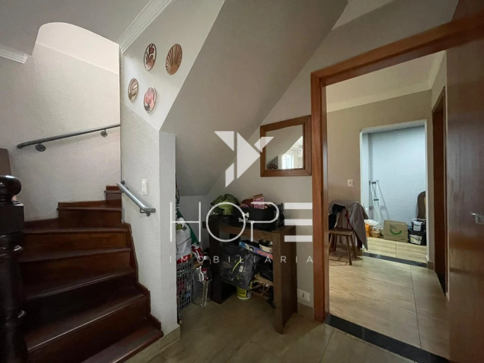 Sobrado à Venda com Energia Solar – 178m² Intern – 4 Quartos (1 Suíte) – Monte Belo – Zona Sul – Londrina/PR