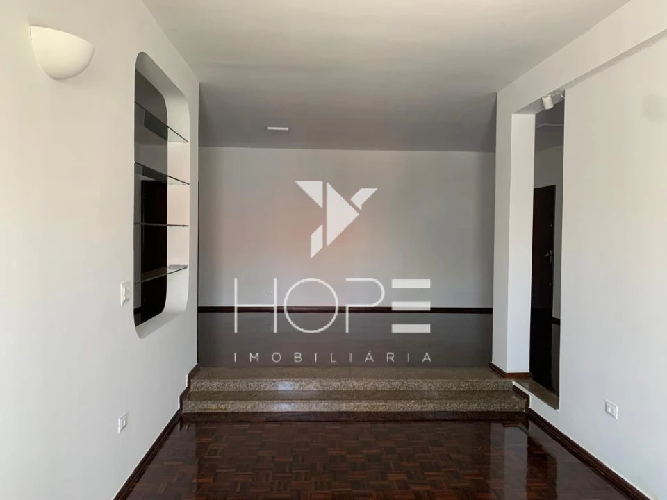 Sobrado à Venda – 5 Quartos (2 Suítes) – 211 m² – Bairro Quebec – Região Central – Londrina/PR