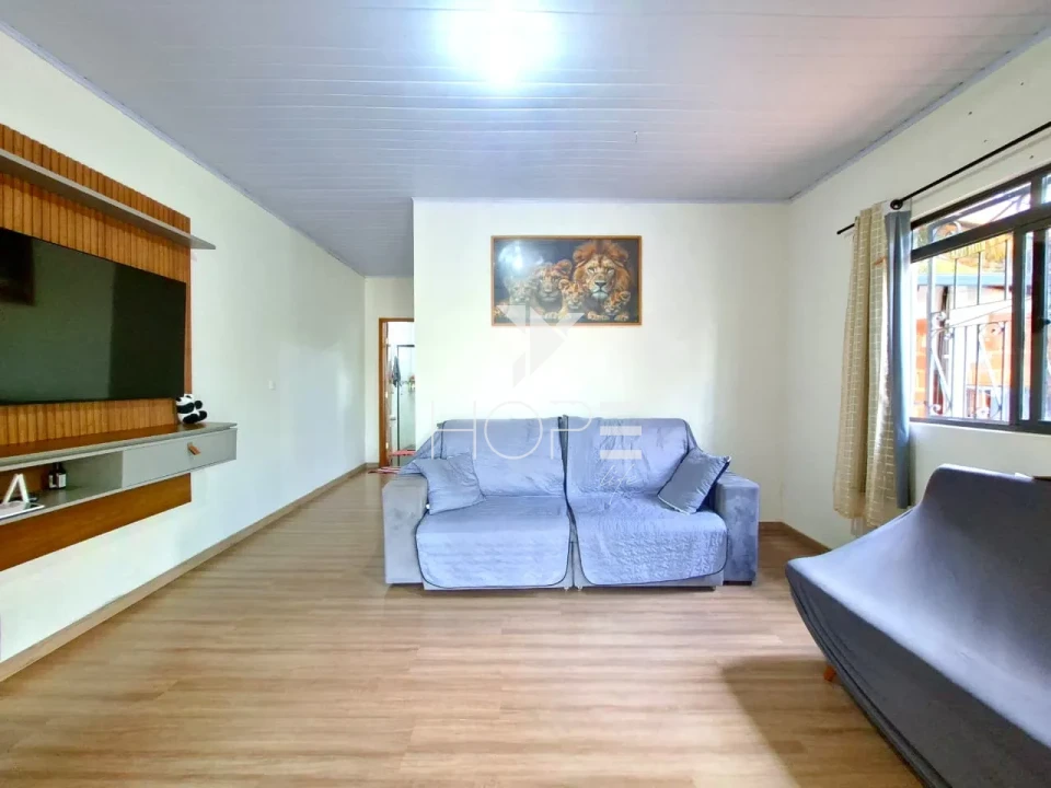 Imagens do imóveis Chácara molhada à venda com 1.872 m² - 1 quarto - piscina - salão de festas - Alvorada do Sul PR