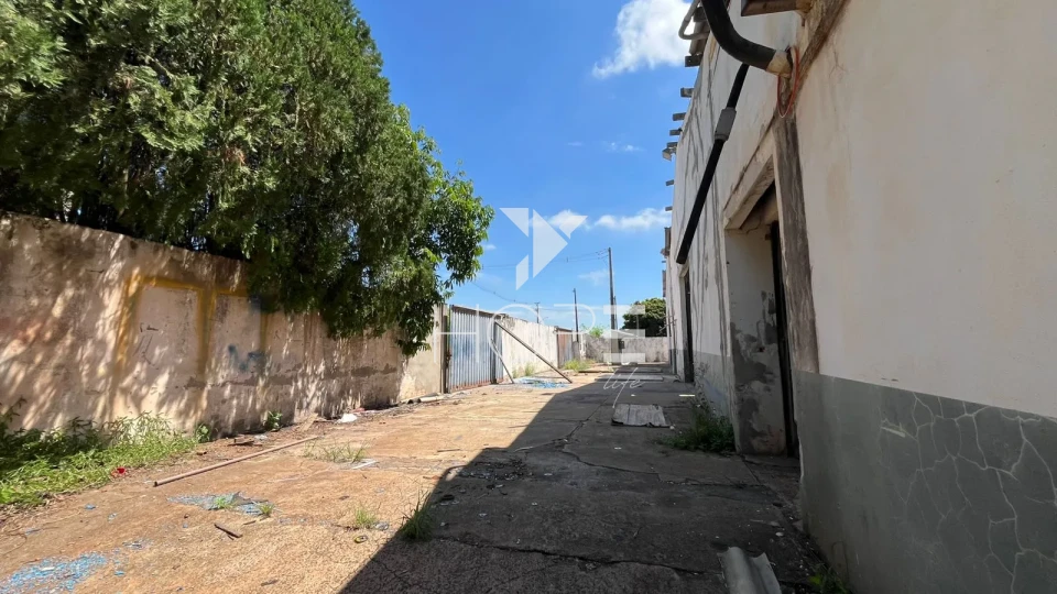 Imagens do imóveis Barracão para venda e locação – 5.000m² de terreno – 1.000m² de Barração - 150m² de escritório - com docas – Zona Industrial – Ibiporã/PR