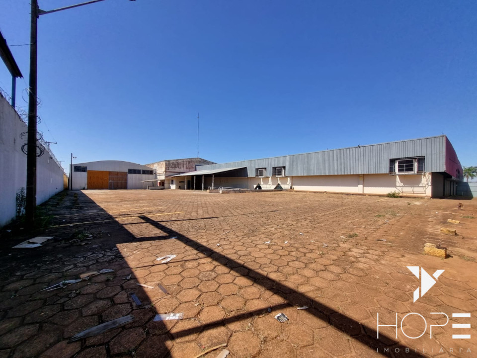 Imagens do imóveis Galpão/Barracão de 6.817 m² na Avenida Tiradentes, Londrina – Venda e Locação