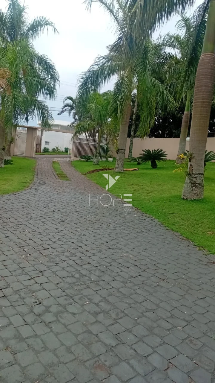 Imagens do imóveis Casa de Alto Padrão com 3 Suítes em Condomínio Fechado – Terreno de 5.000m² com Piscina Aquecida e Espaço Gourmet – Rolândia/PR