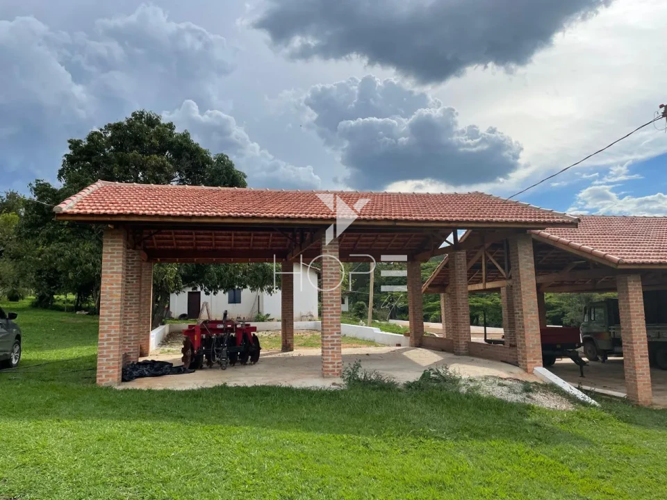 Imagens do imóveis Sítio à venda com 20.76 alqueires - sede com piscina - 4 represas - pecuária e lazer - Itu SP