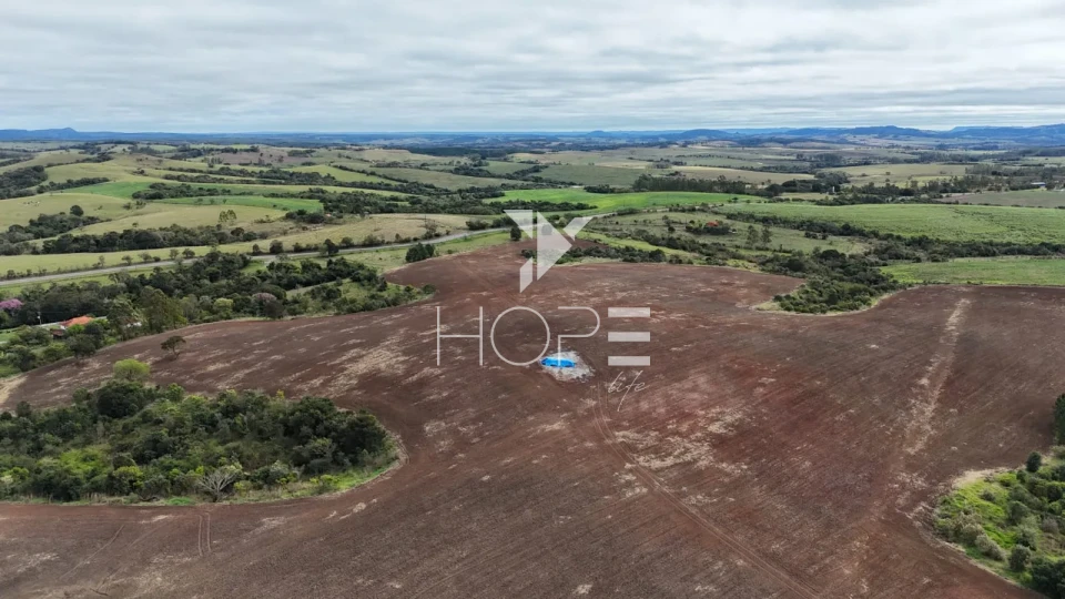 Imagens do imóveis Sítio à Venda de Frente para Rodovia – 87,12 Hectares – Itapetininga/SP