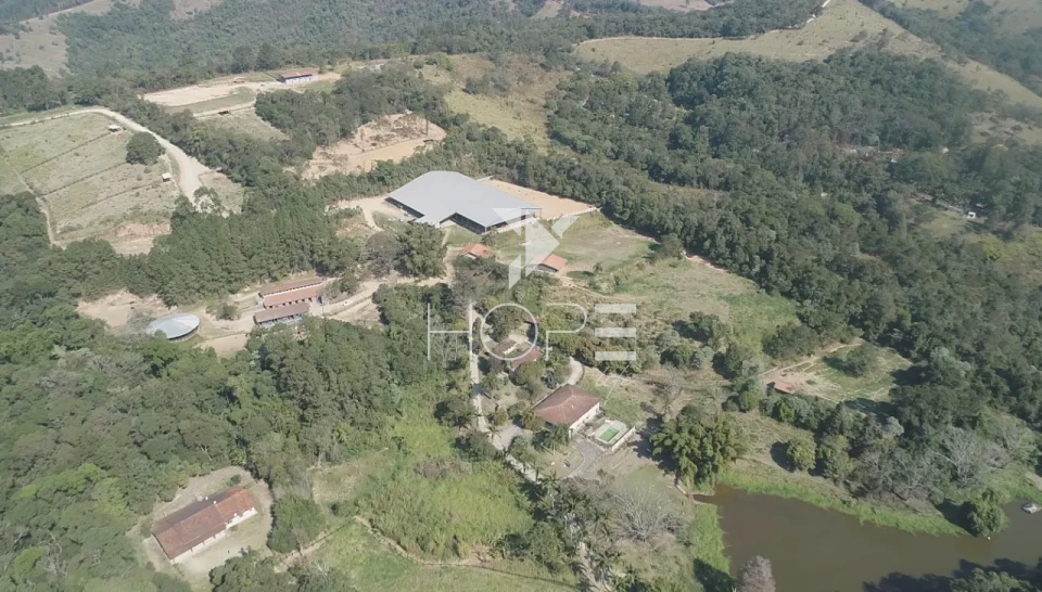 Imagens do imóveis Haras de alto padrão à venda com 7 alqueires - 36 baias - 26 piquetes - São Roque SP