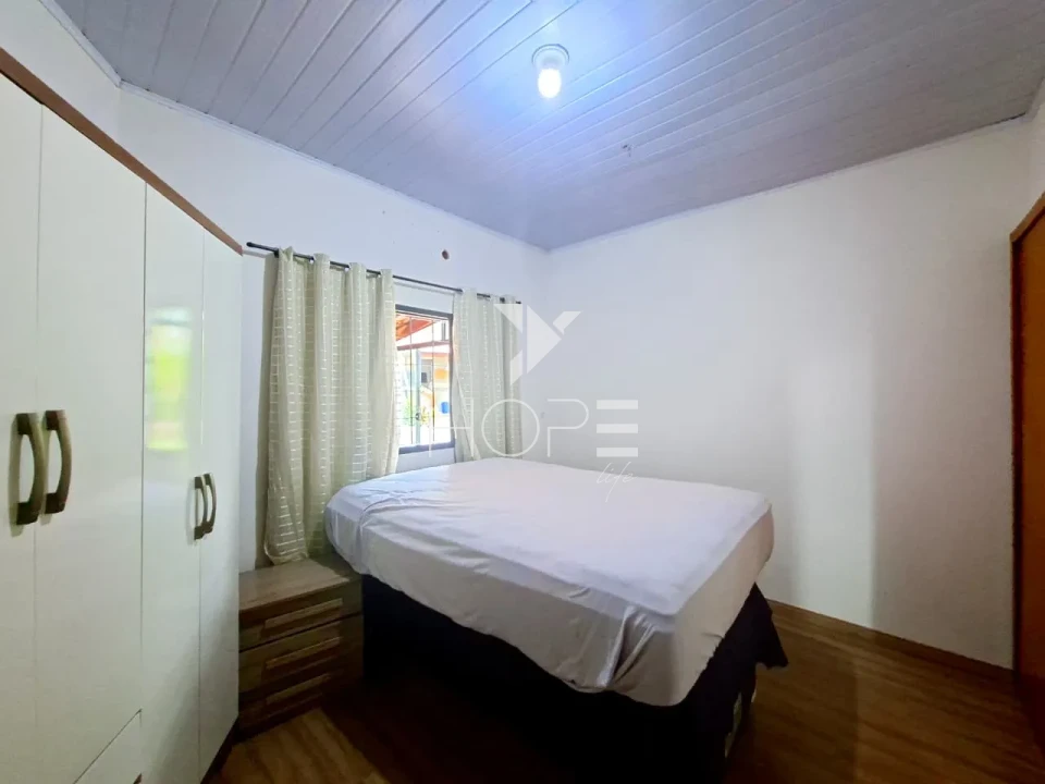 Imagens do imóveis Chácara molhada à venda com 1.872 m² - 1 quarto - piscina - salão de festas - Alvorada do Sul PR