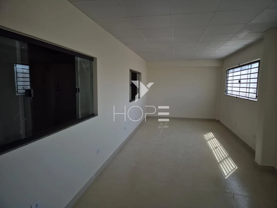 Imagens do imóveis Barracão para locação na Zona Leste de Londrina – 230m², mezanino e zoneamento ZC3 - R$ 6.000,00