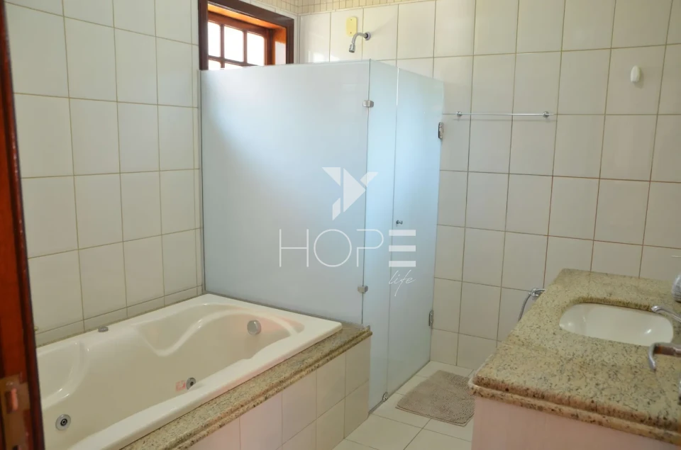 Imagens do imóveis Casa de Alto Padrão com 3 Suítes em Condomínio Fechado – Terreno de 5.000m² com Piscina Aquecida e Espaço Gourmet – Rolândia/PR