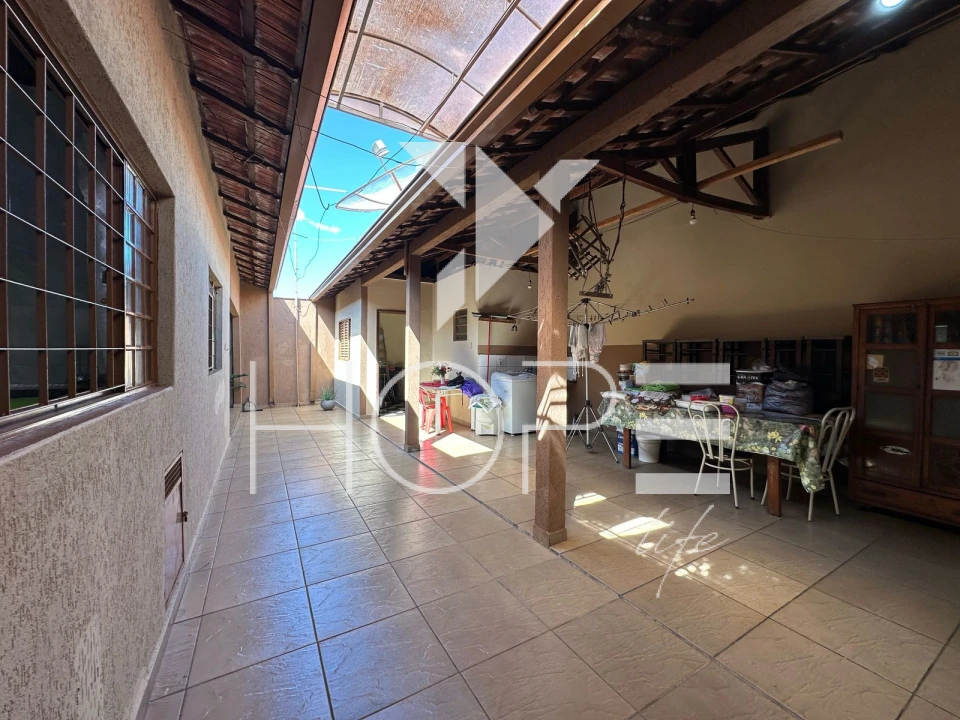 Imagens do imóveis Casa à venda/ Locação  no Conjunto José Giordano – 2 quartos (1 suíte) – 178 m² – Zona Norte – Londrina/PR