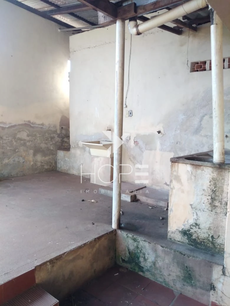 Casa à Venda 2 Quartos no Centro de Porecatu - PR – Terreno Amplo com Potencial