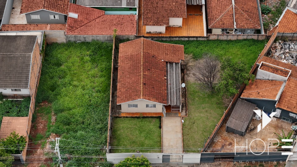 CASA COM TERRENO DE 600 m²  PROXIMO AO ESTADIO DO CAFÉ