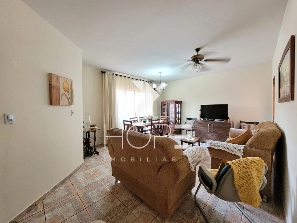 Casa com edícula à venda – 3 quartos (1 suíte) – Bairro Coliseu – Londrina/PR