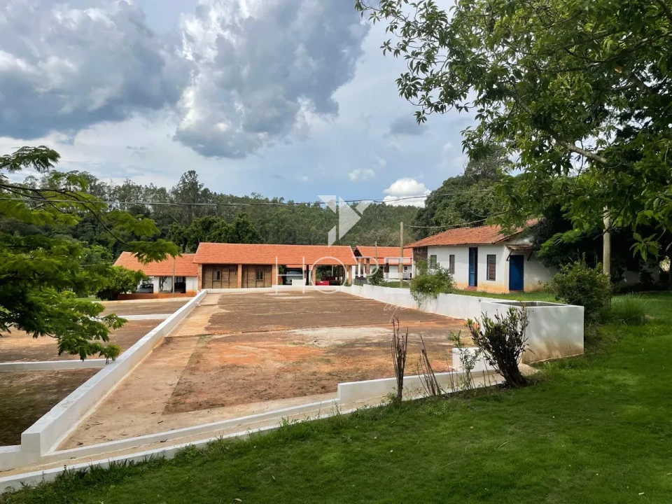 Imagens do imóveis Sítio à venda com 20.76 alqueires - sede com piscina - 4 represas - pecuária e lazer - Itu SP