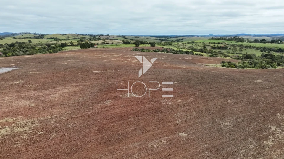 Imagens do imóveis Sítio à Venda de Frente para Rodovia – 87,12 Hectares – Itapetininga/SP