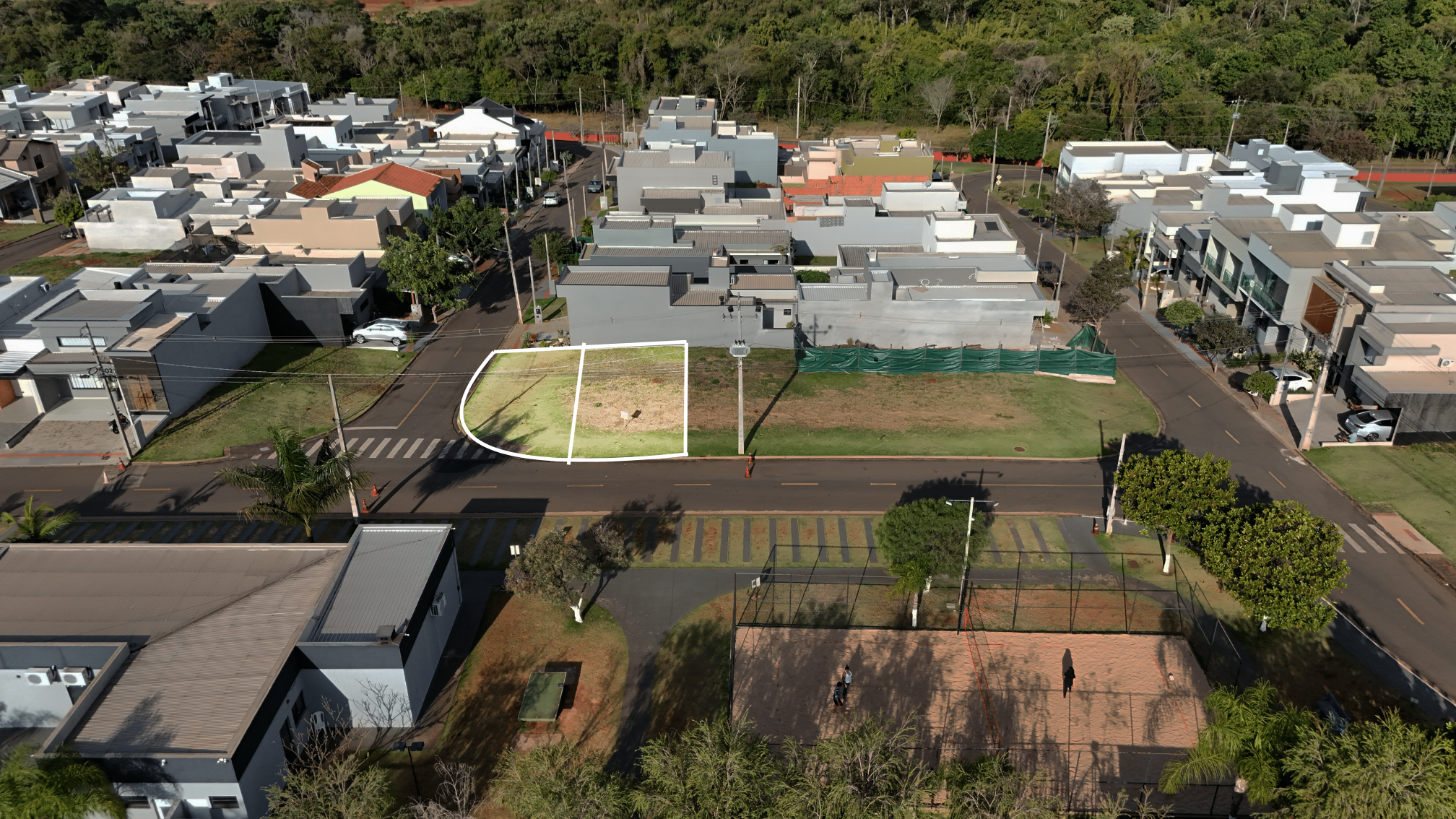Imagens do imóveis TERRENO DE 166m² E 150m² EM CONDOMÍNIO - ZONA NORTE LONDRINA - ESQUINA