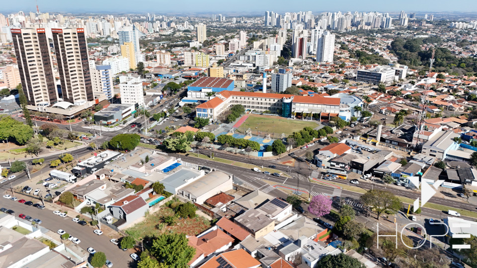 Imagens do imóveis Invista em Localização : Amplo espaço Comercial de 2.000 m² para Demolição ou Novo Projeto