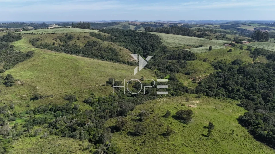 Imagens do imóveis Fazenda à venda com 48.25 alqueires - agricultura e pastagem - frente para o asfalto - São Miguel Arcanjo SP