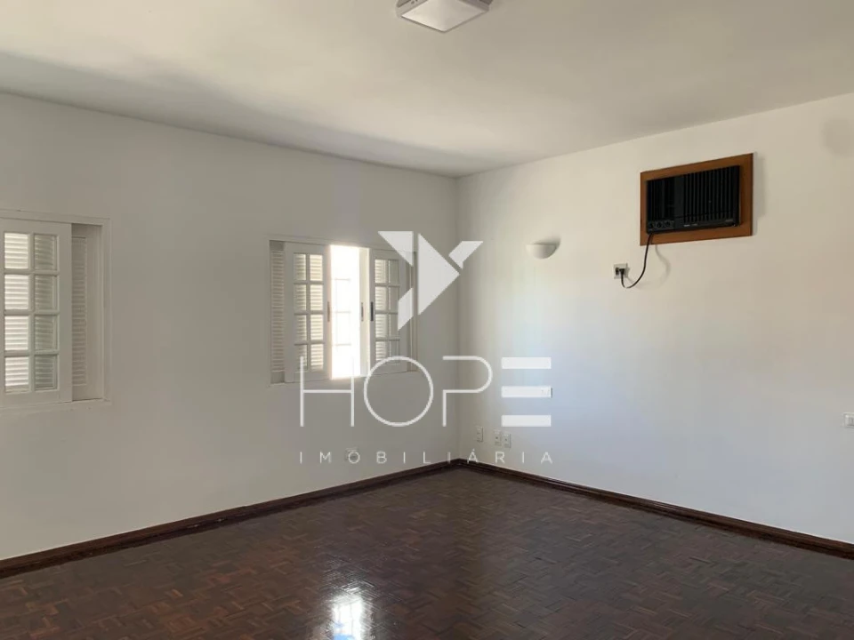 Sobrado à Venda – 5 Quartos (2 Suítes) – 211 m² – Bairro Quebec – Região Central – Londrina/PR