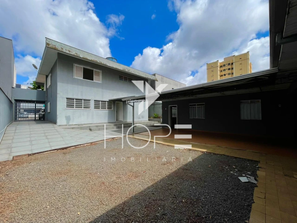 Sobrado Comercial e Residencial para Venda e Locação – 5 Quartos (2 Suítes) – Centro – Londrina/PR 