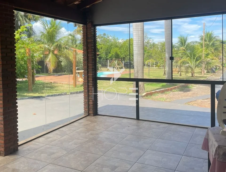 Imagens do imóveis Chácara molhada à venda com 1.872 m² - piscina e churrasqueira - próxima ao lago - Alvorada do Sul PR