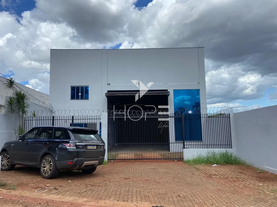 Barracão comercial para venda e locação com 650m² - terreno com 784m² - Bairro Andes - Londrina PR