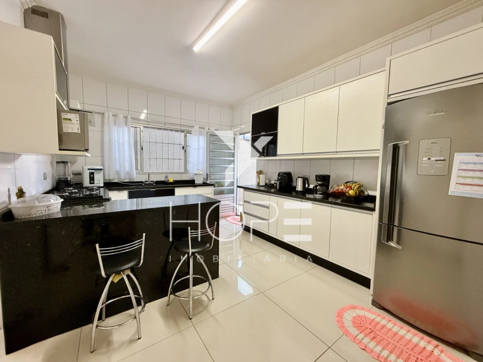 Casa à venda – 3 quartos – 180 m² – Jardim Brasília – Londrina/PR