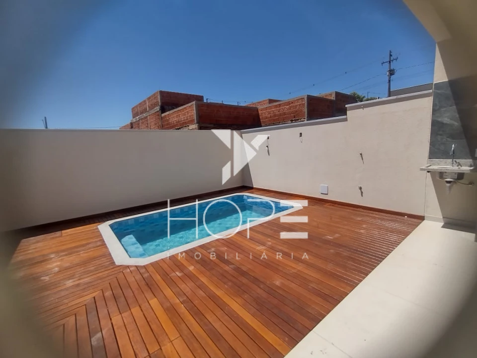 Elegância e Lazer  Sobrado com Piscina no Condomínio Morada das Flores – Cambé