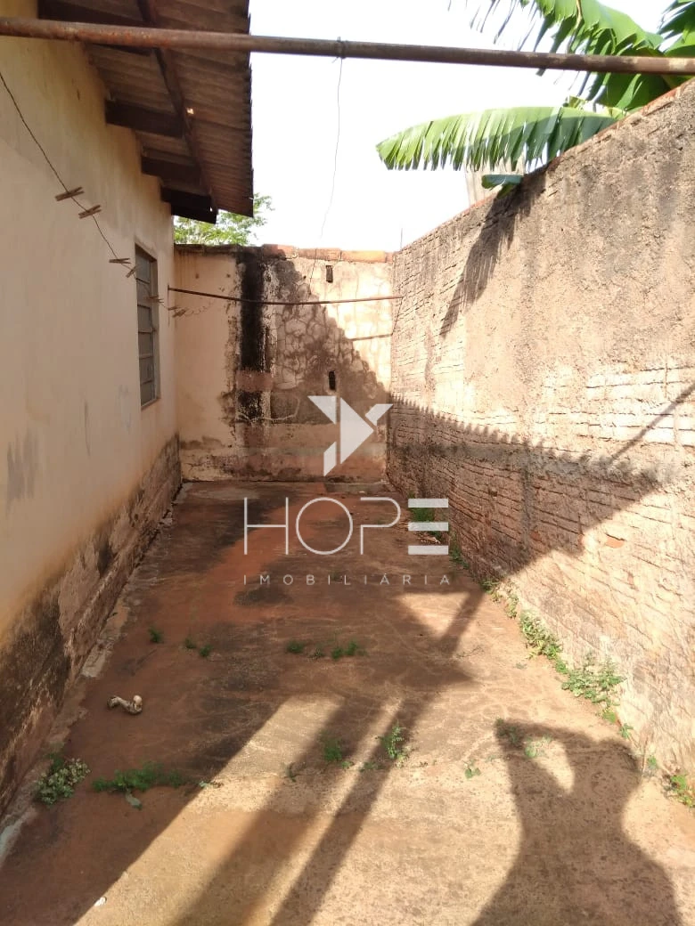 Casa à Venda 2 Quartos no Centro de Porecatu - PR – Terreno Amplo com Potencial