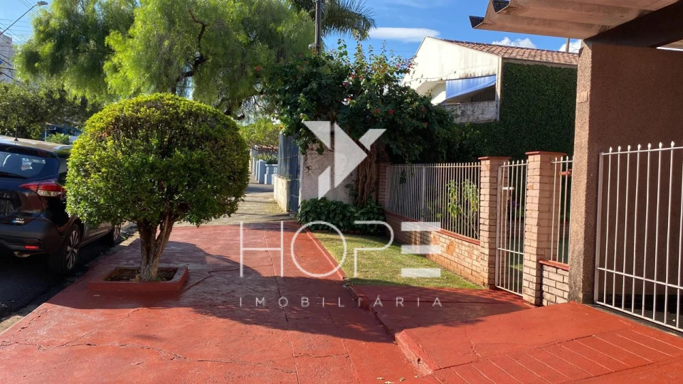 Casa à Venda – 167 m² – 4 Quartos (1 Suíte) – Petrópolis – Região Central – Londrina/PR