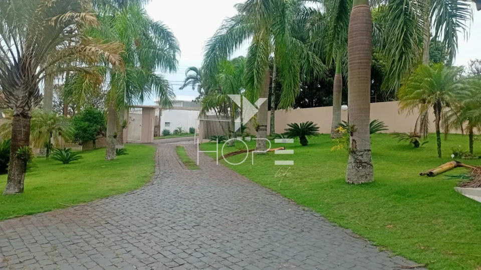 Imagens do imóveis Casa de Alto Padrão com 3 Suítes em Condomínio Fechado – Terreno de 5.000m² com Piscina Aquecida e Espaço Gourmet – Rolândia/PR