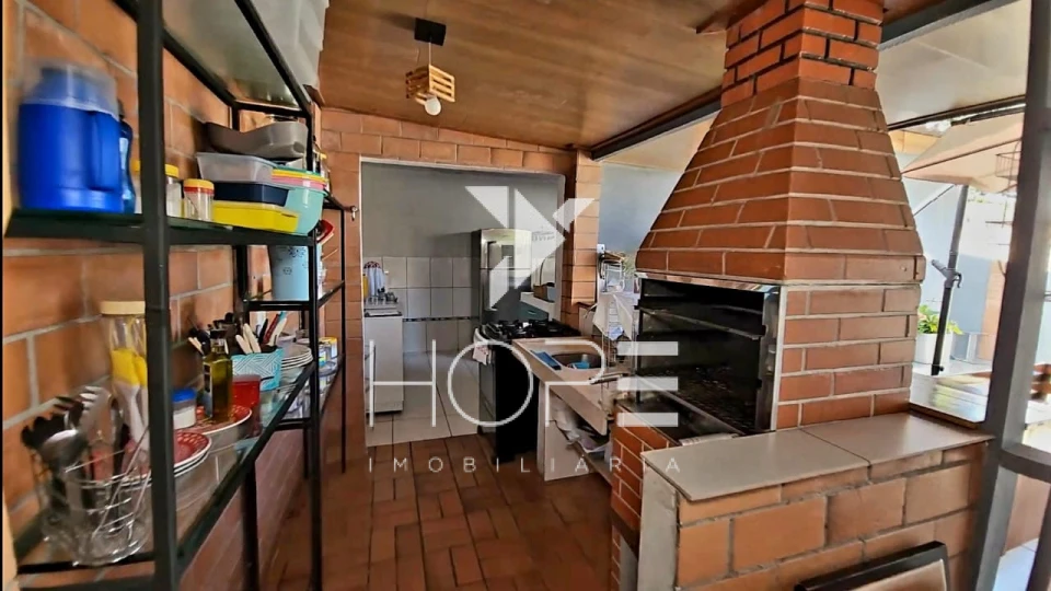 Sobrado à venda na Zona Norte de Londrina – 3 quartos