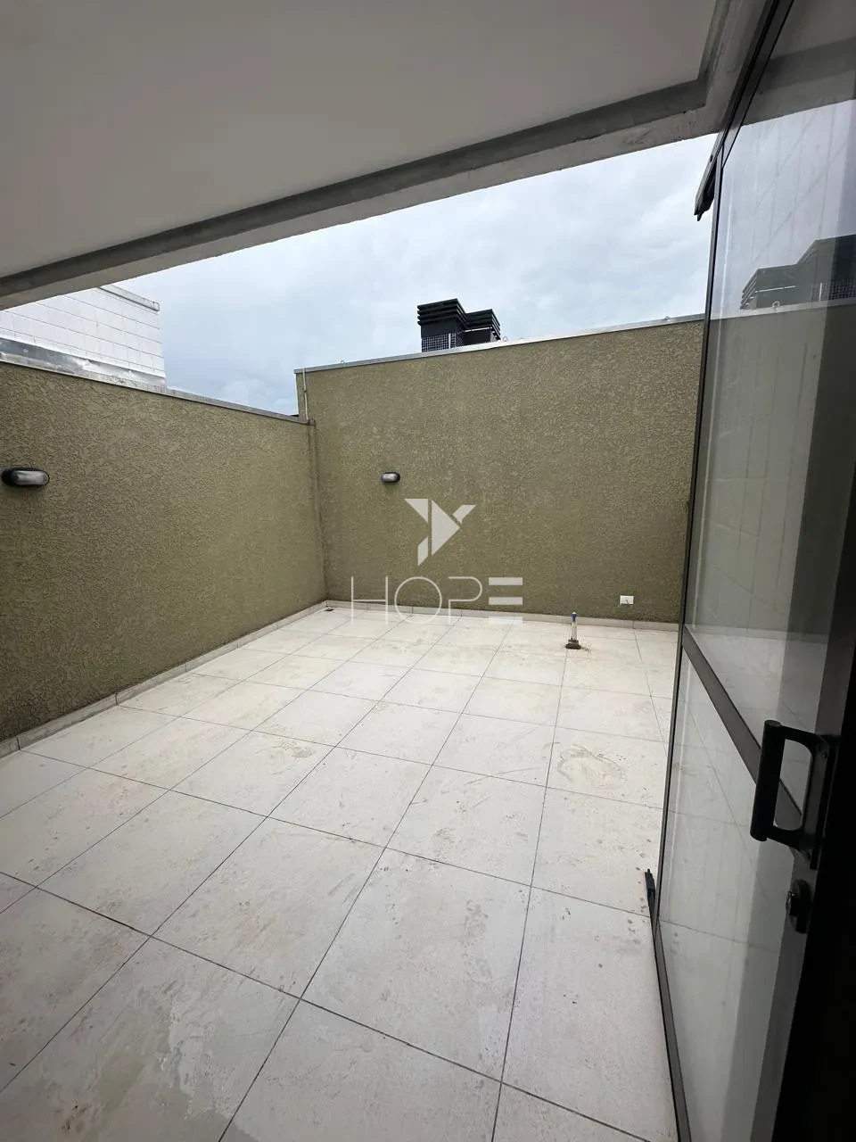 Imagens do imóveis Cobertura duplex à venda em Matinhos, Centro, com 91 m², 2 quartos, área gourmet e 1 vaga de garagem - Aceita permuta por imóvel em Londrina/PR.