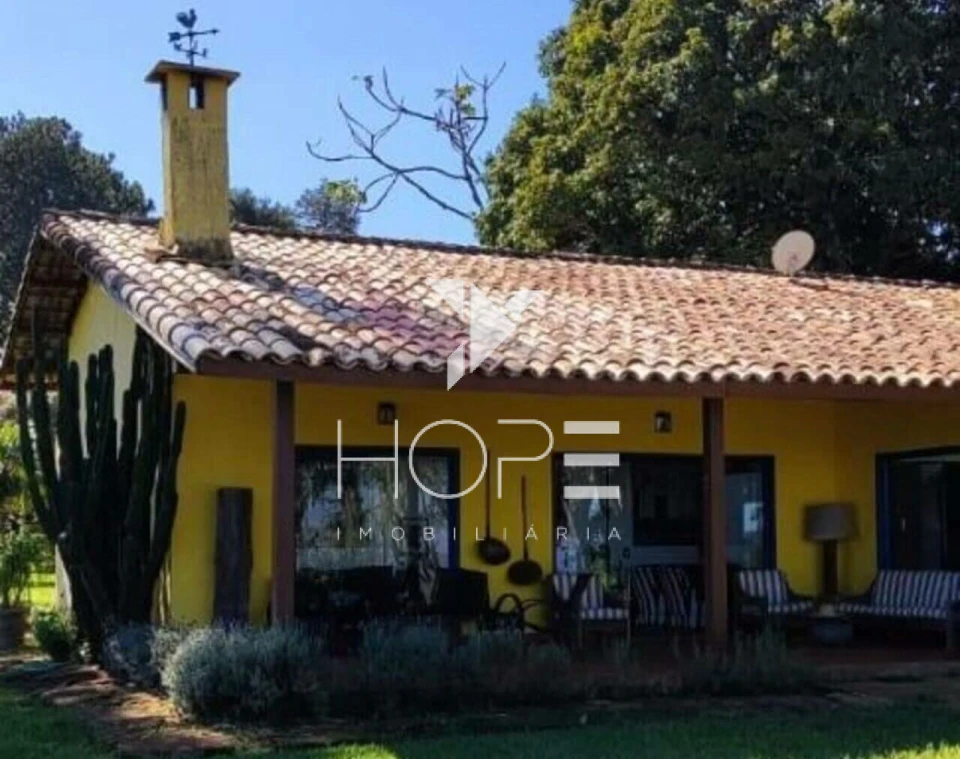 Fazenda à venda na região de Botucatu/SP – 119,5 alqueires – Rica em água