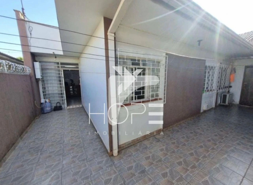 Casa à Venda – 167 m² – 4 Quartos (1 Suíte) – Petrópolis – Região Central – Londrina/PR