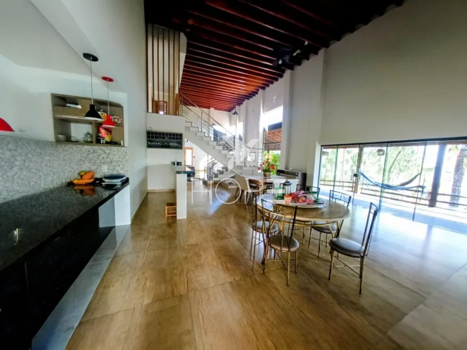 Imagens do imóveis Chácara à venda com 17.000m² - 5 quartos - 4 banheiros - 10 vagas - Estrada do Limoeiro - Londrina PR