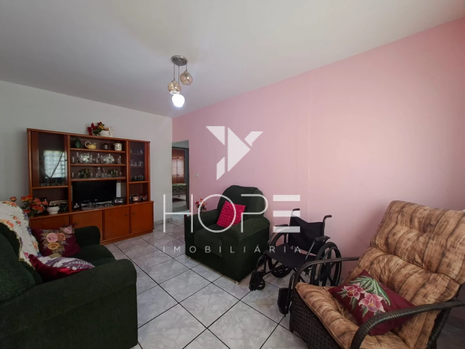 Casa à venda com edícula e terreno amplo no Jardim Silvino – Cambé/PR