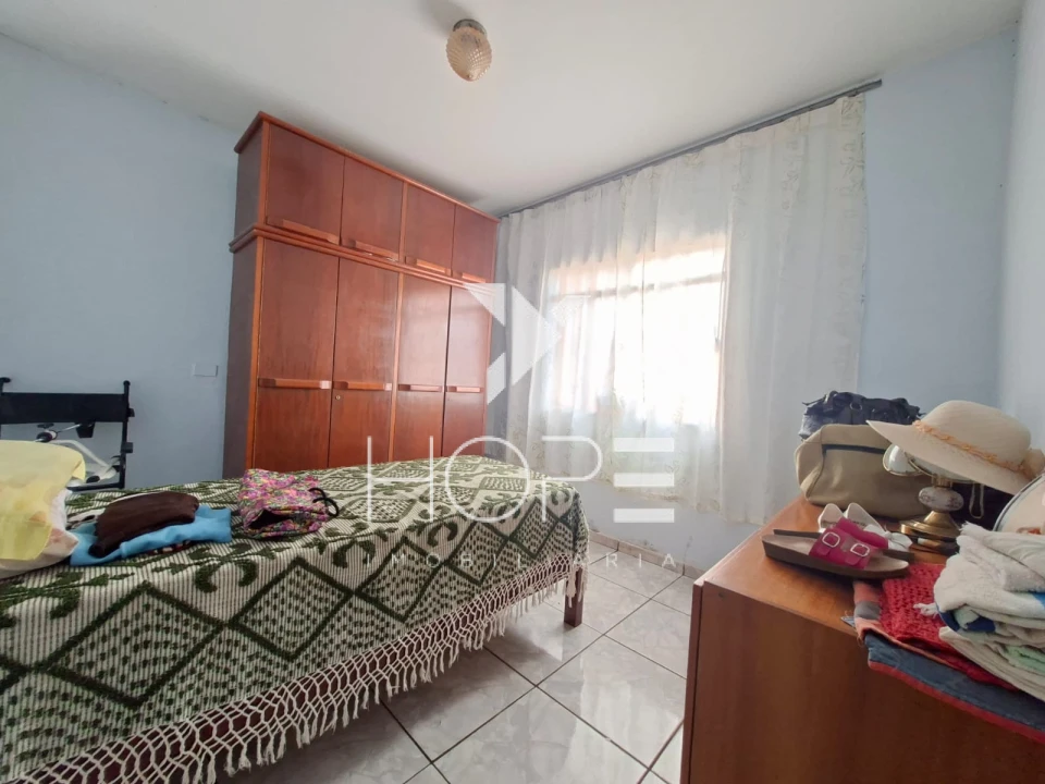 Casa à venda com edícula e terreno amplo no Jardim Silvino – Cambé/PR