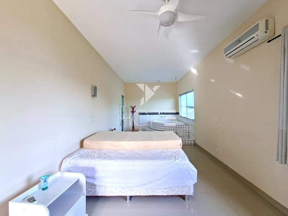 Imagens do imóveis Condomínio Riviera do Poente - chácara molhada à venda com 2.277 m² - 4 suítes - piscina - sauna - Alvorada do Sul PR