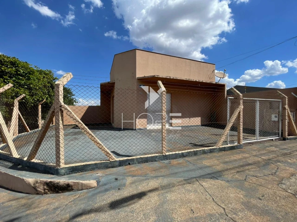 Imagens do imóveis Casa à Venda com Barracão Idependente – 3 Quartos (1 Suíte) – 317m² de Terreno – Pacaembu – Londrina/PR