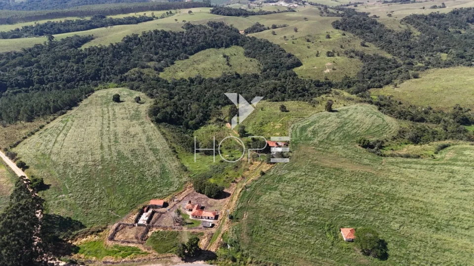 Imagens do imóveis Fazenda à venda com 48.25 alqueires - agricultura e pastagem - frente para o asfalto - São Miguel Arcanjo SP