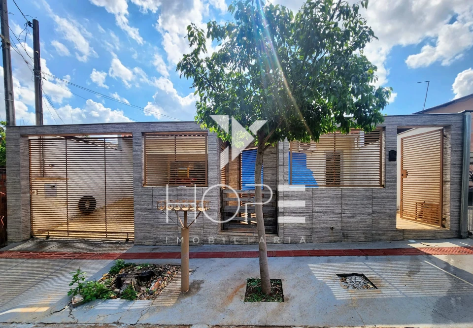 Casa à venda – 3 quartos – Conjunto Parigot de Souza 3 – Londrina/PR