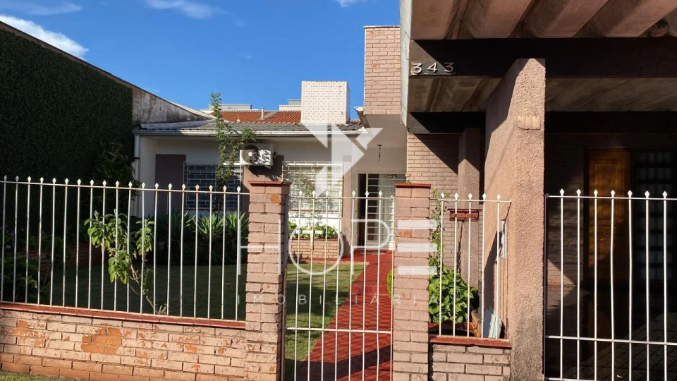 Casa à Venda – 167 m² – 4 Quartos (1 Suíte) – Petrópolis – Região Central – Londrina/PR