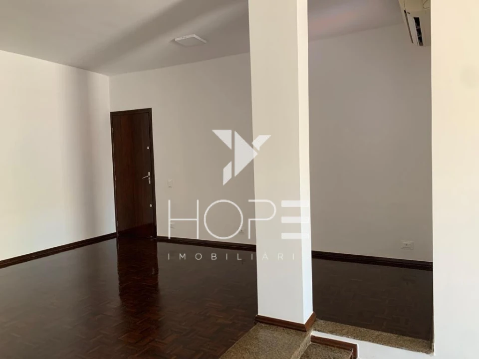 Sobrado à Venda – 5 Quartos (2 Suítes) – 211 m² – Bairro Quebec – Região Central – Londrina/PR