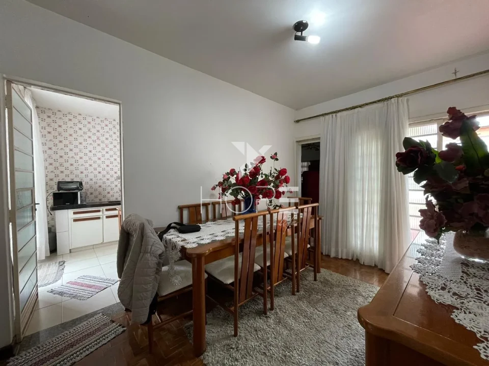 Casa à Venda – 167 m² – 4 Quartos – Petrópolis – Região Central – Londrina/PR